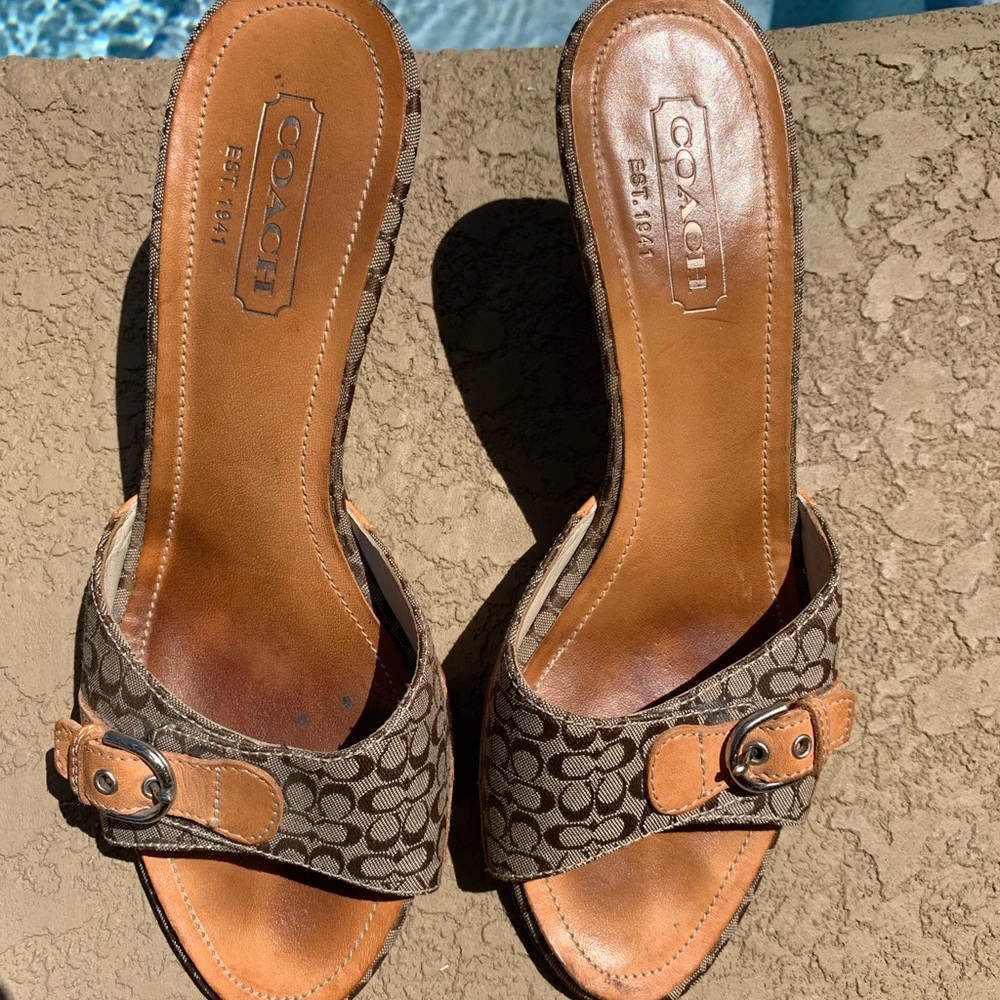 Coach Ashley tan leather logo heels, size 7